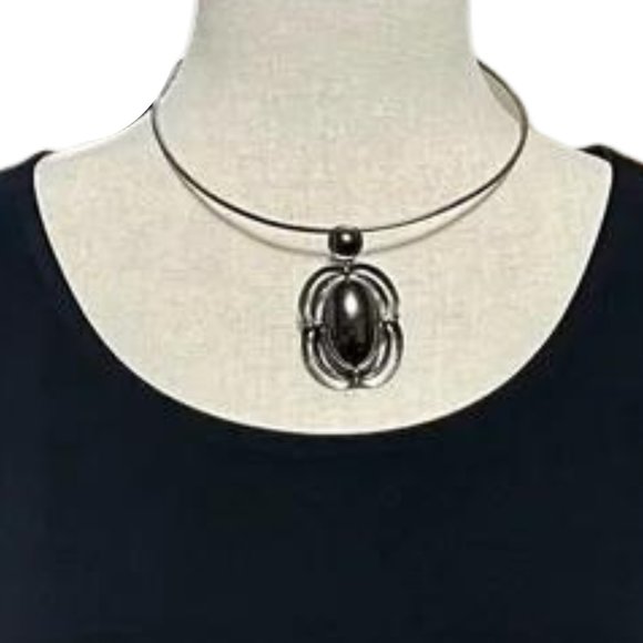 Liz Claiborne Jewelry - Liz Claiborne Choker Necklace & Matching Earrings ✨👌